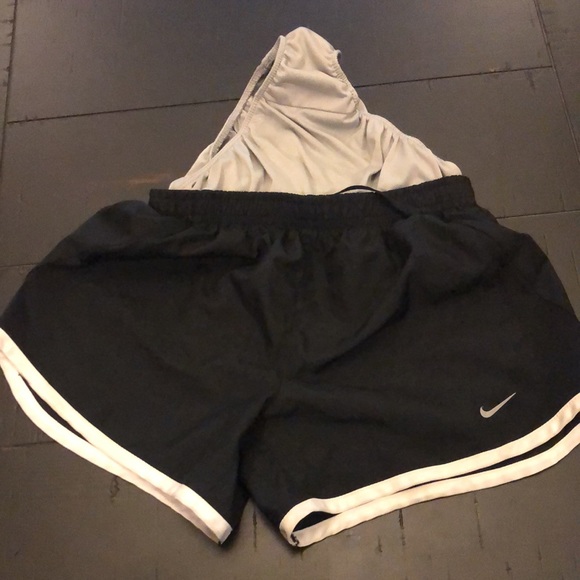Nike Girl’s Running Shorts Sz M - Picture 4 of 8